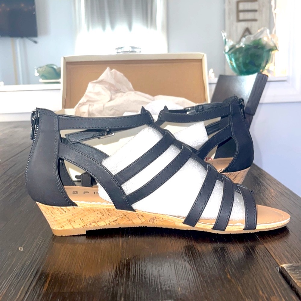 Brand new Esprit women’s size 7.5 sandals in black.